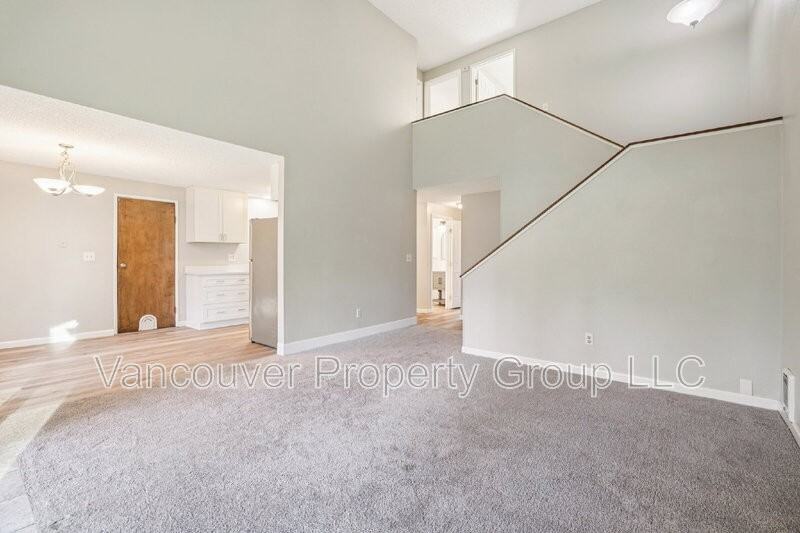 810 Ne Pinebrook Ave - Photo 5 of 23