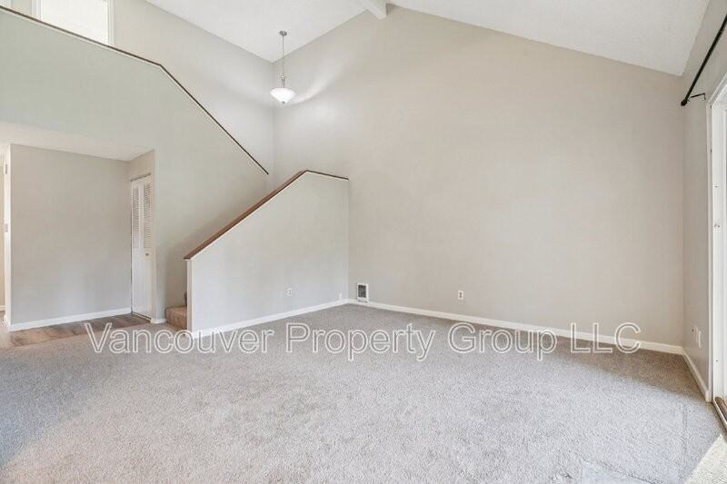 810 Ne Pinebrook Ave - Photo 6 of 23