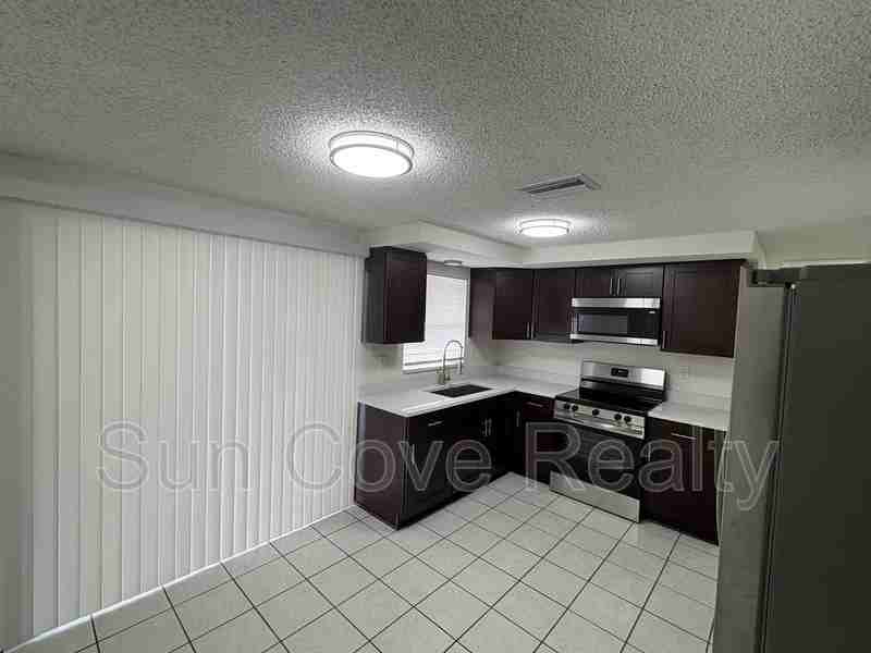 4616 Ackerman St - Photo 5 of 15