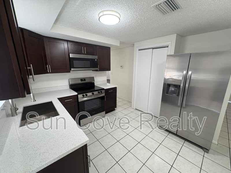 4616 Ackerman St - Photo 6 of 15