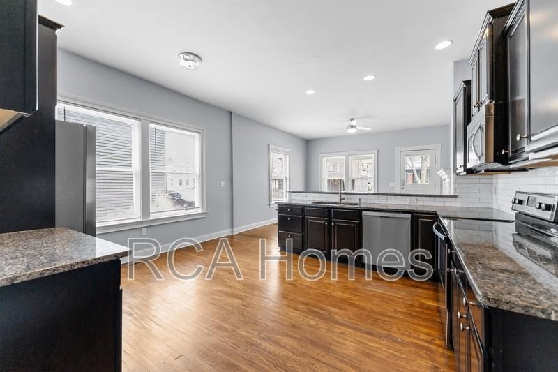 613 E New York St - Photo 5 of 18