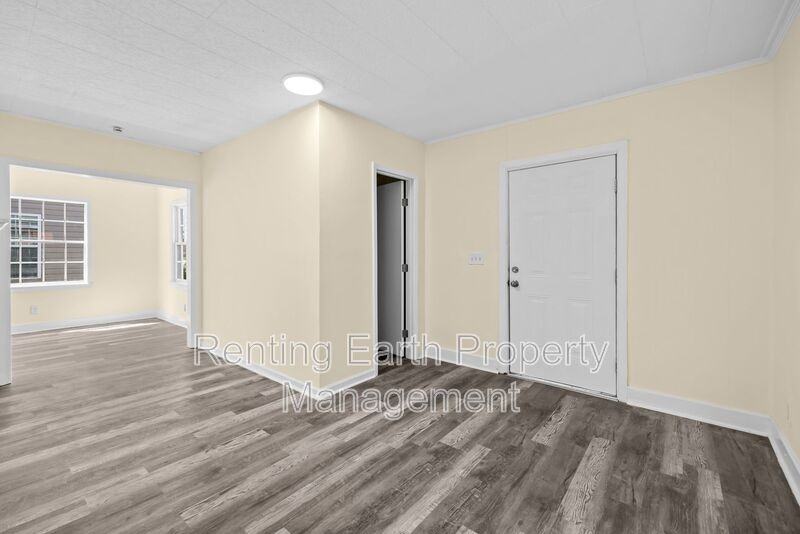 2617 Avenue K - Photo 7 of 18