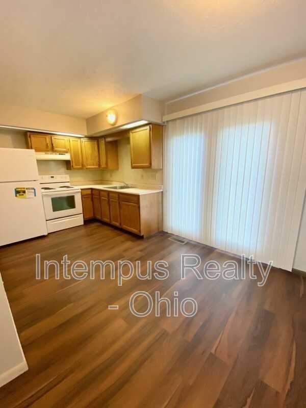 718 W Light St - Photo 7 of 26