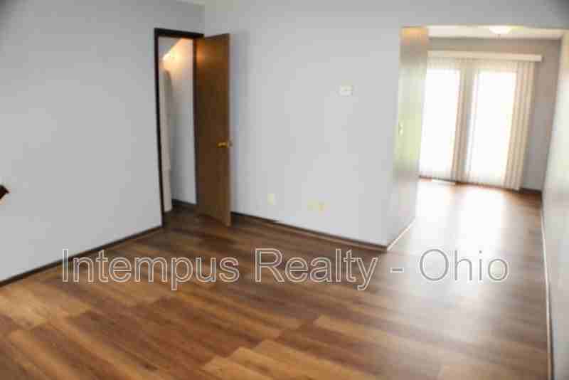 716 W Light St - Photo 2 of 23