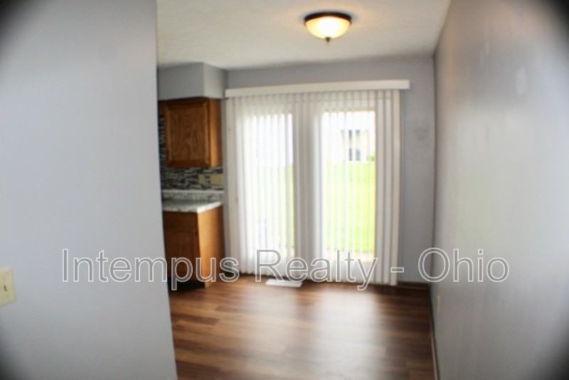 716 W Light St - Photo 3 of 23