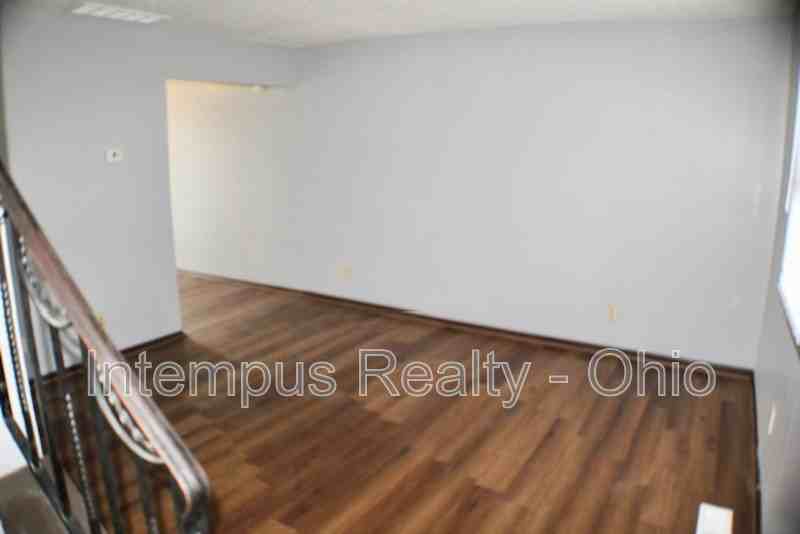 716 W Light St - Photo 5 of 23