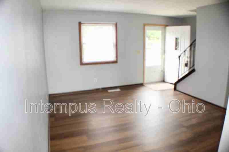 716 W Light St - Photo 6 of 23