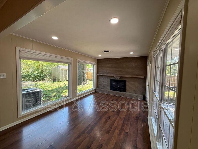 5047 Howard Pl - Photo 4 of 17