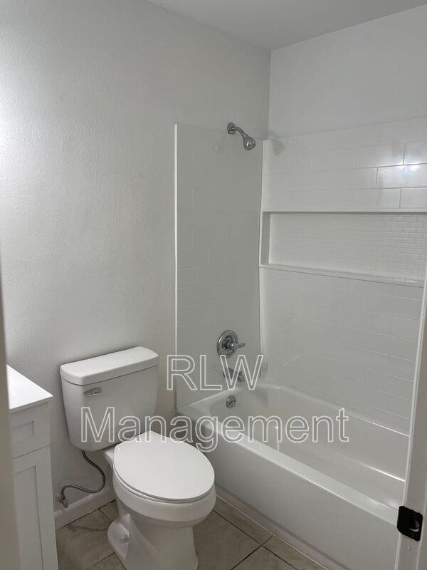 425 S Seminole Ave #20 - Photo 5 of 10