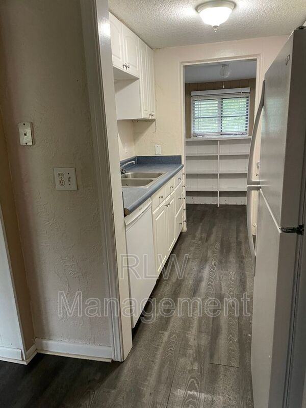 206 Osceola Ave - Photo 4 of 12