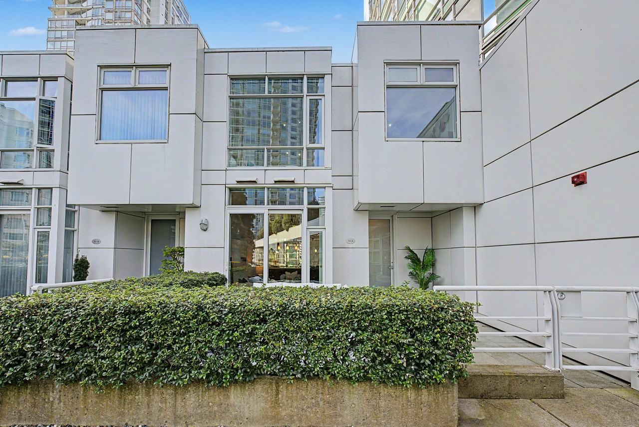 1199 Marinaside Crescent #THA - Photo 3 of 37