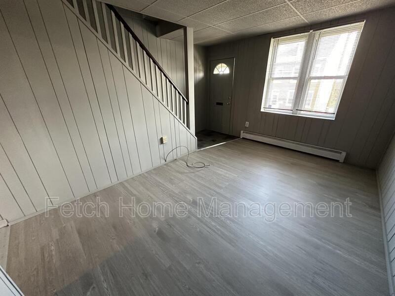 422 Hillside Ave - Photo 5 of 28