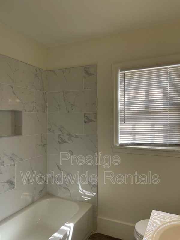 2416 Heard St - Photo 4 of 9