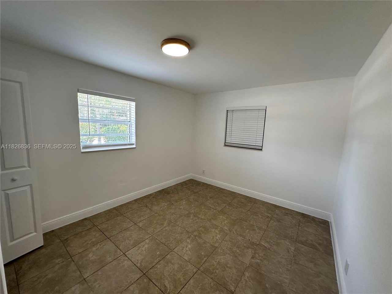 4830 Southwest 41st Avenue - Photo 5 of 40