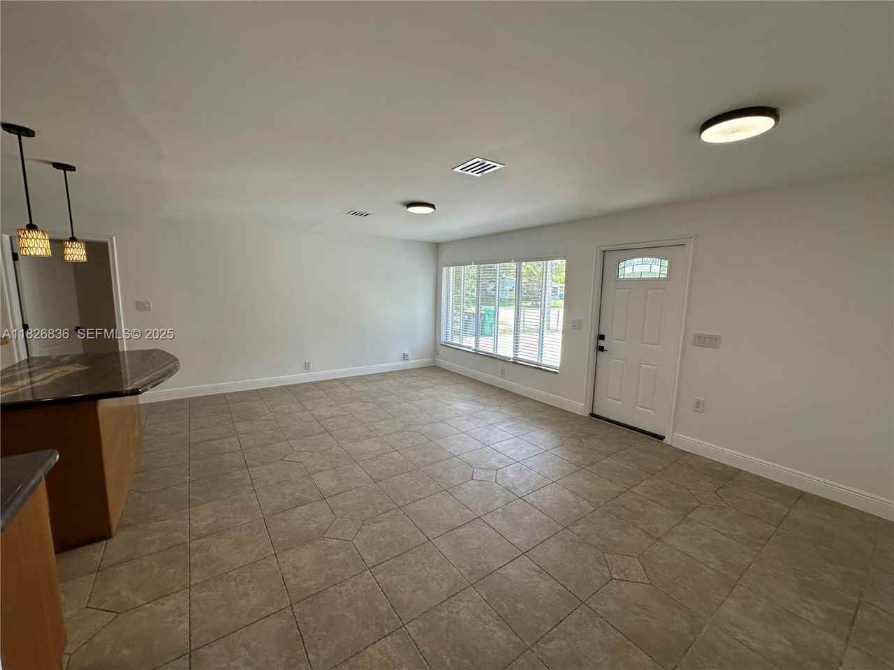 4830 Southwest 41st Avenue - Photo 7 of 40