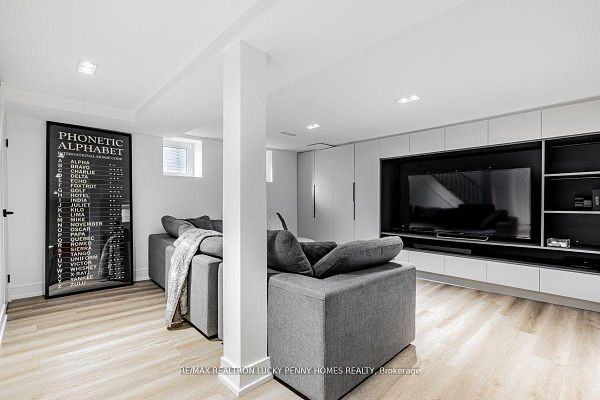 37 Chudleigh Ave - Photo 2 of 20