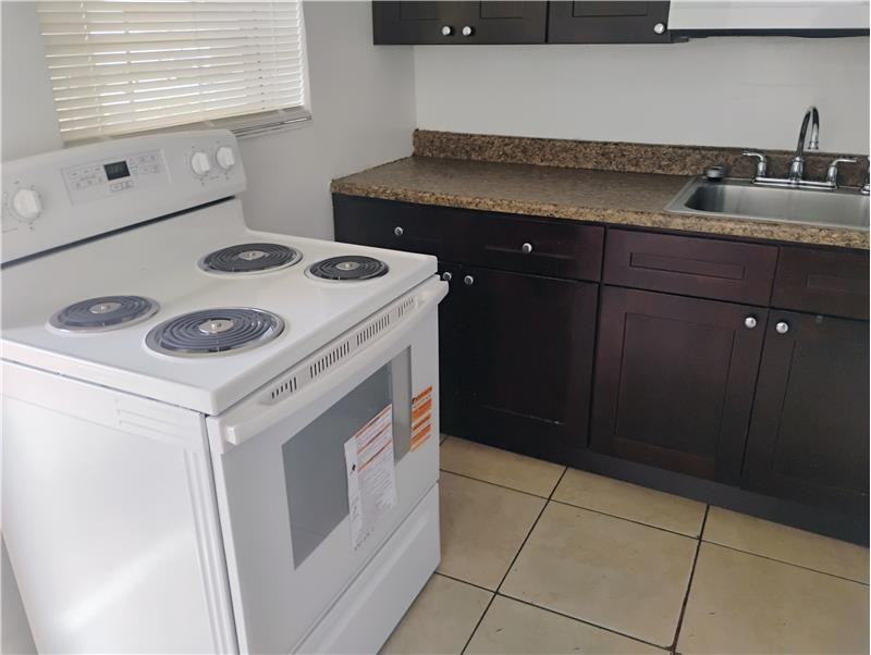 254 Sw 15th St - Photo 4 of 16