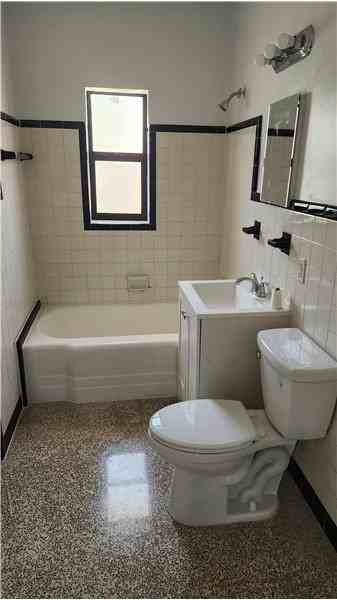 224 Ne 111th St - Photo 3 of 14