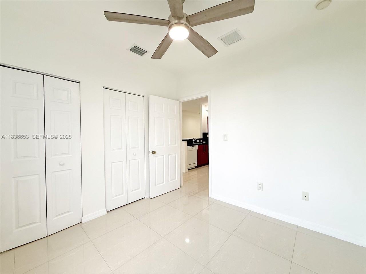 16562 Southwest 71st Terrace #16562 - Photo 4 of 36