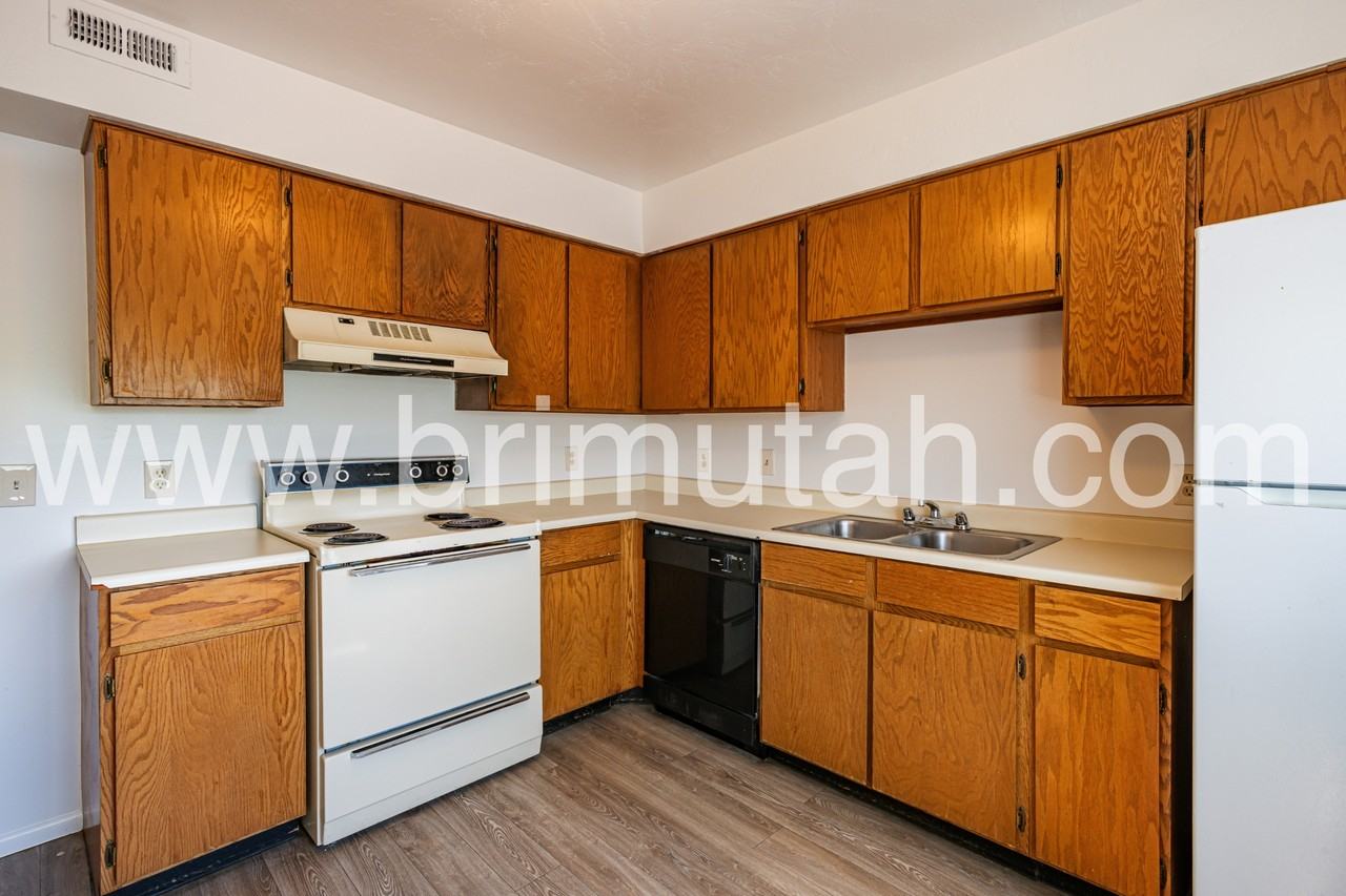 4727 South 1300 East - Peterson - Photo 5 of 18