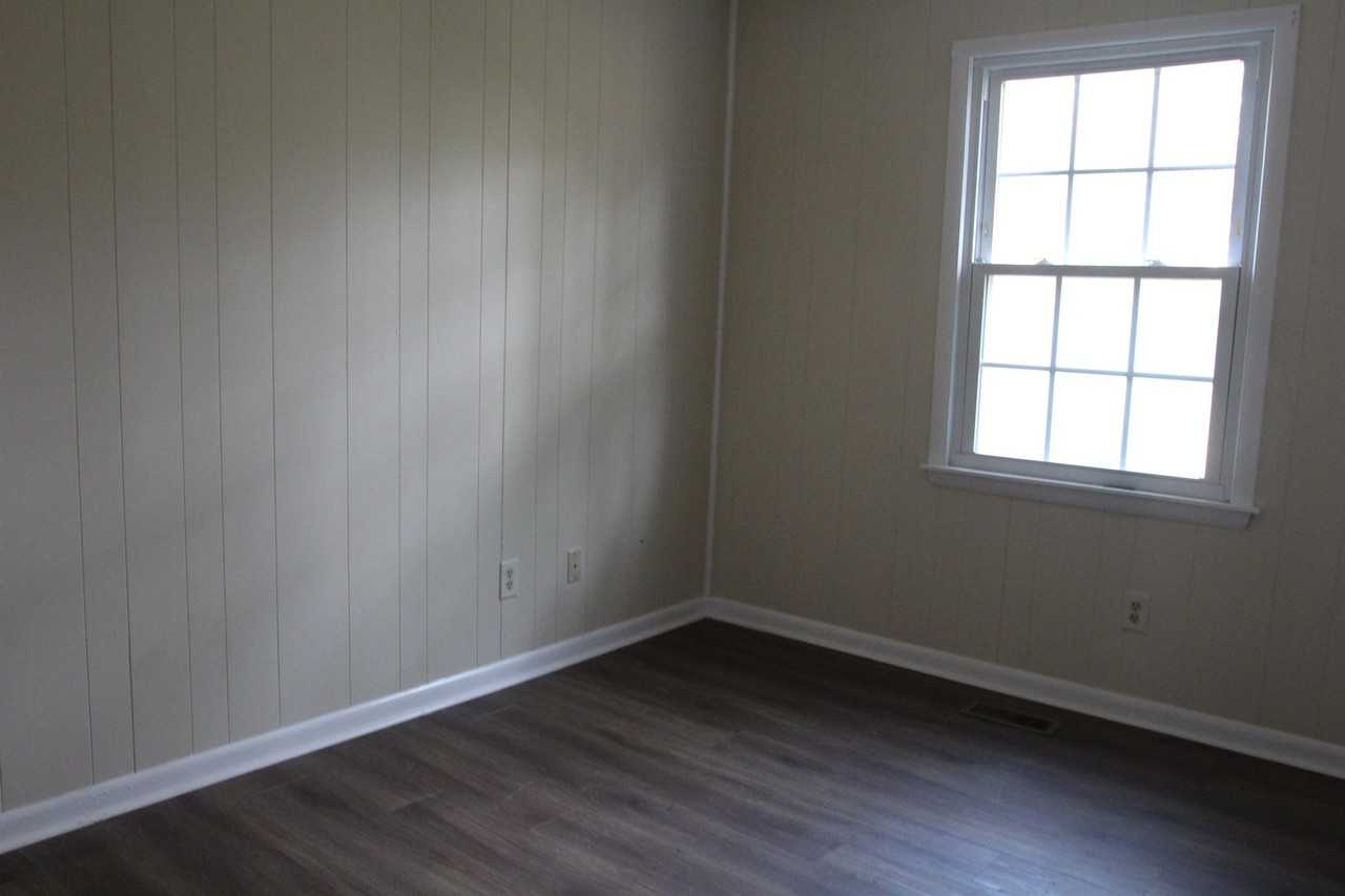 Beachview Drive 2418 - Photo 4 of 8