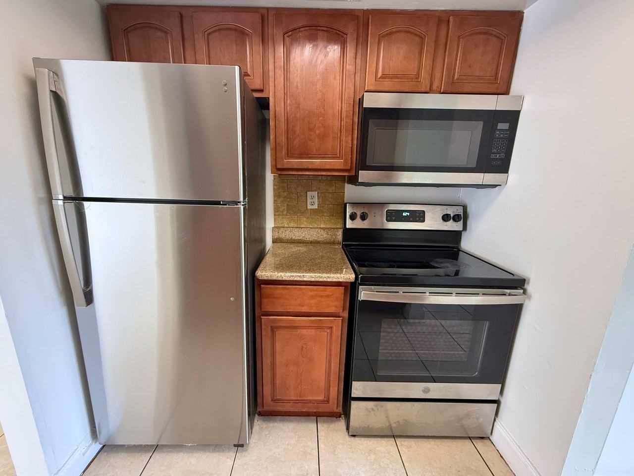 4100 NW 16TH AVE - Photo 6 of 50
