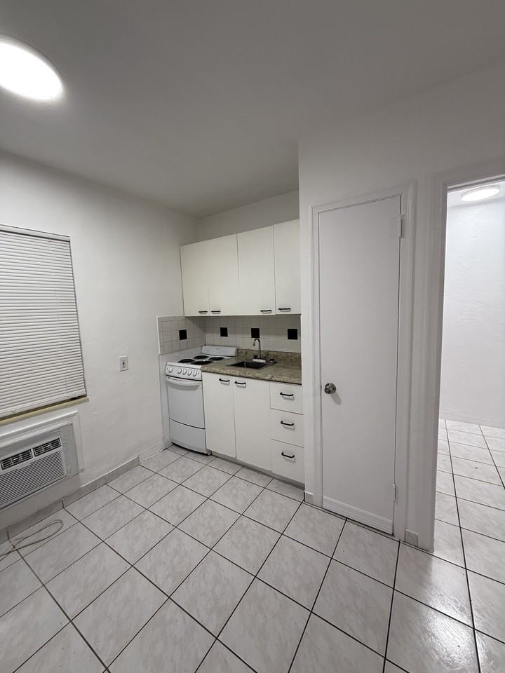 1730 Van Buren Street - Photo 5 of 7