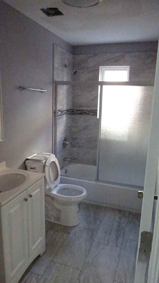 9028 S Escanaba Avenue - Photo 2 of 7