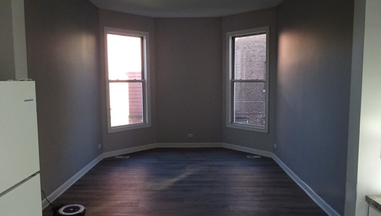 9028 S Escanaba Avenue - Photo 3 of 7