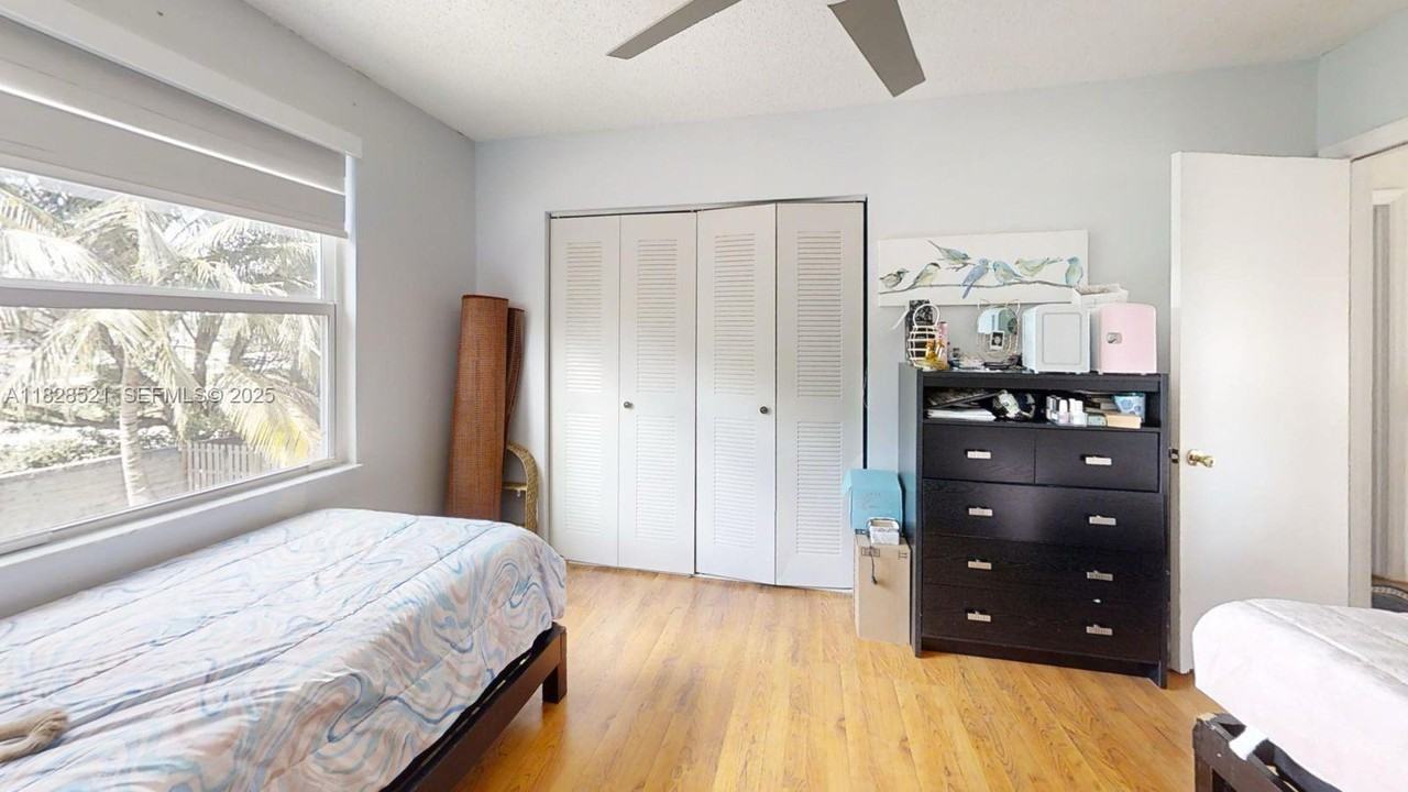 8422 Southwest 44th Place - Photo 5 of 20