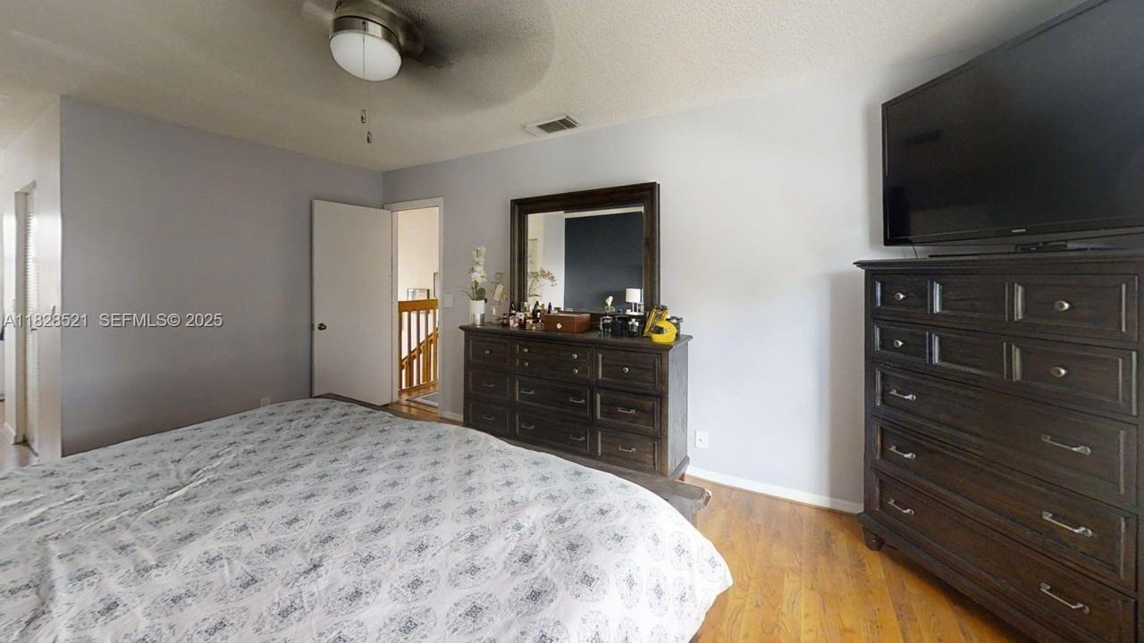 8422 Southwest 44th Place - Photo 7 of 20