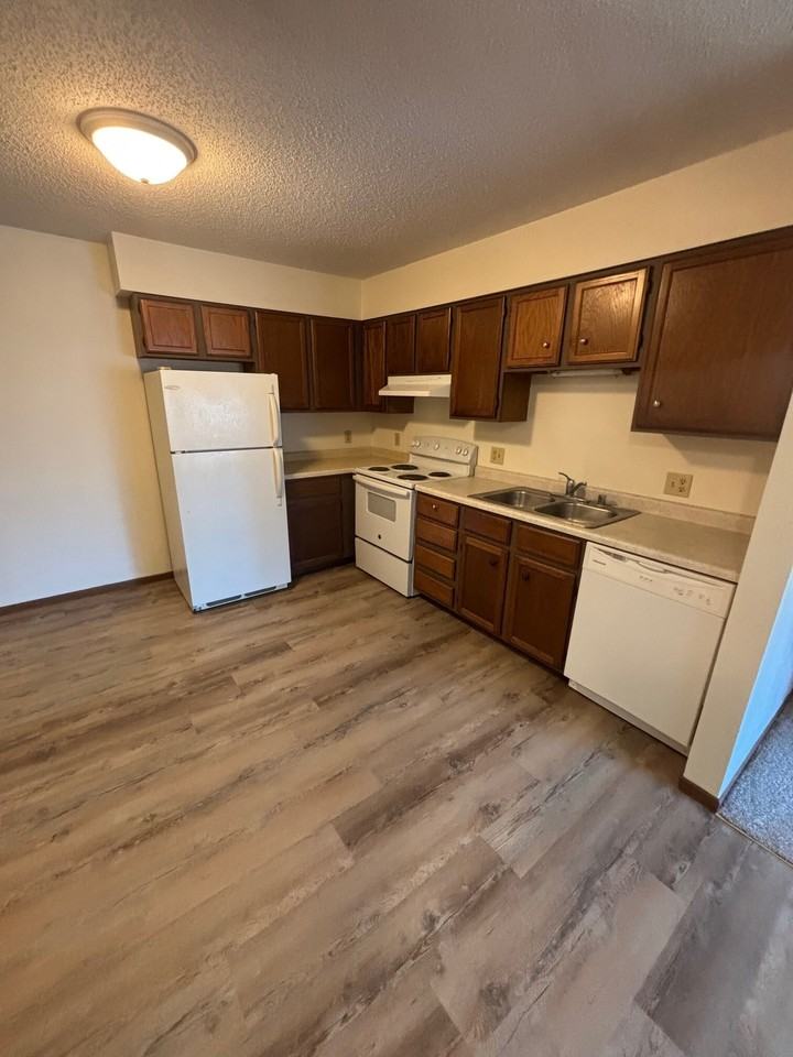 865 Helen Street - Photo 2 of 10