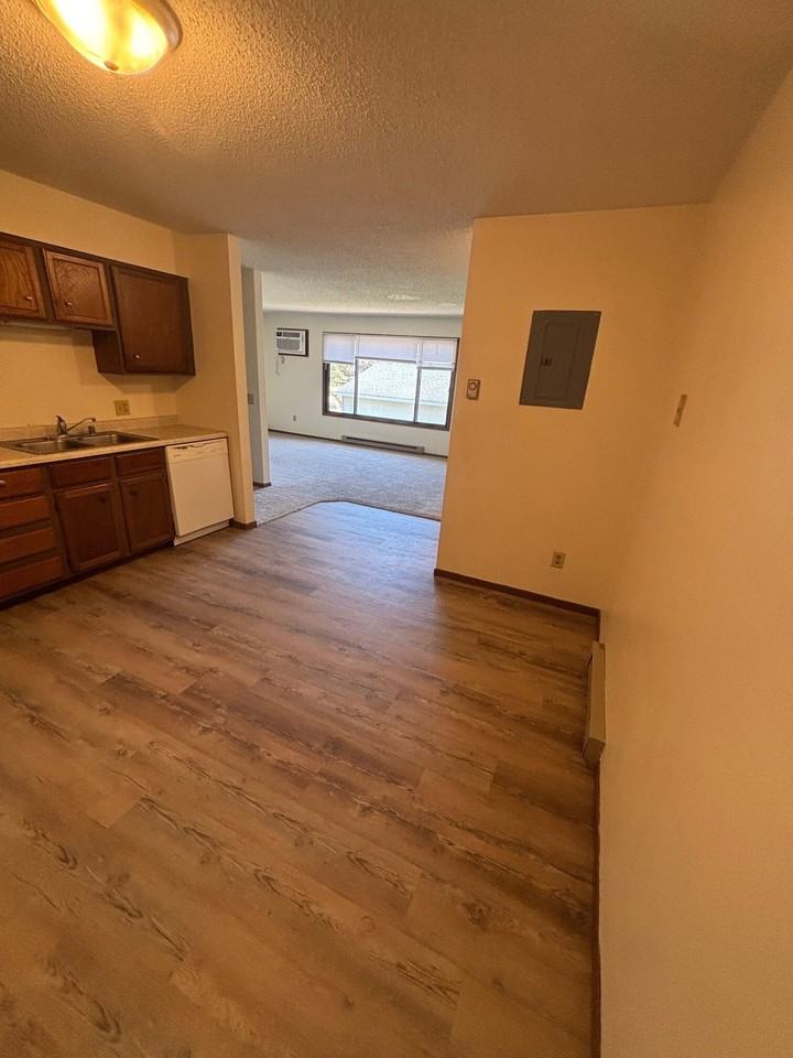 865 Helen Street - Photo 3 of 10