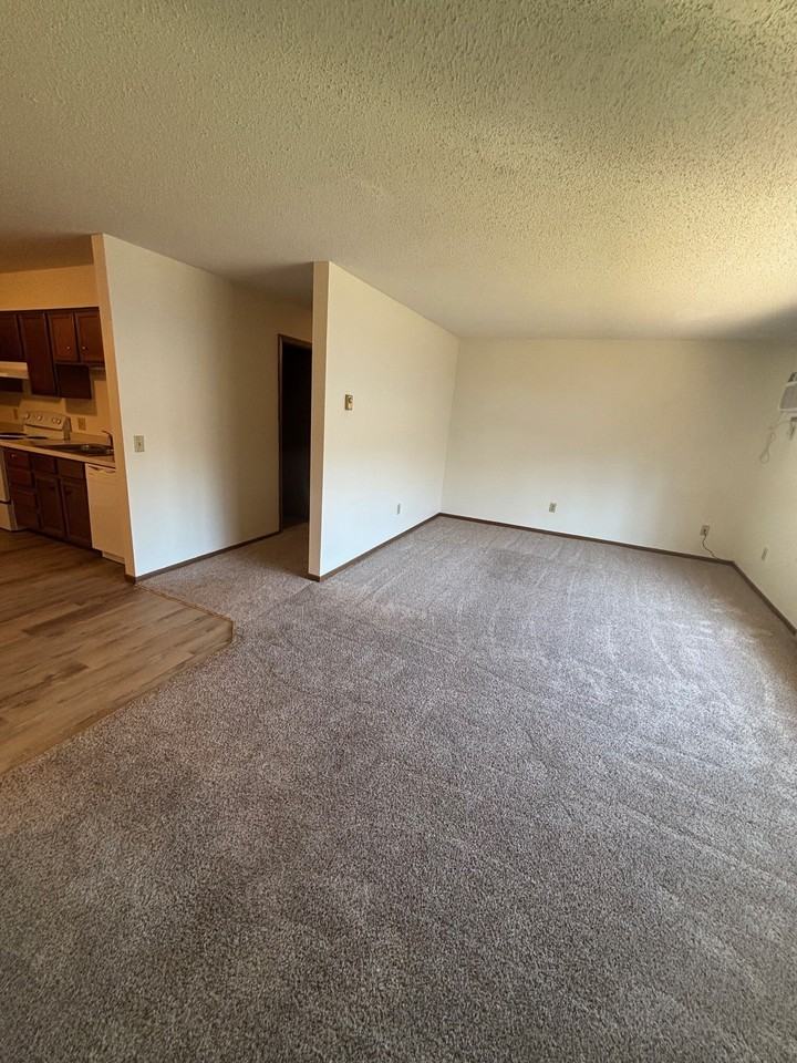 865 Helen Street - Photo 5 of 10