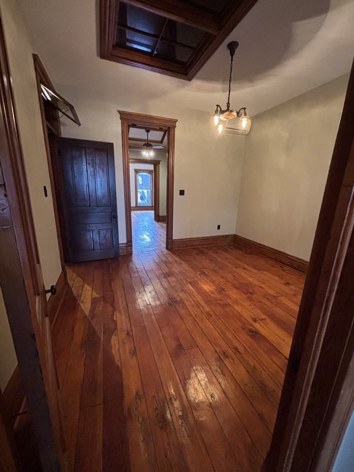 224 1/2 West Madison St - Photo 2 of 19