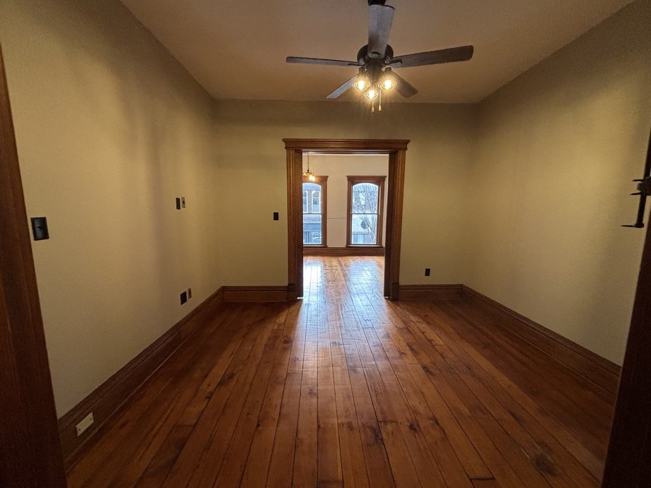 224 1/2 West Madison St - Photo 5 of 19
