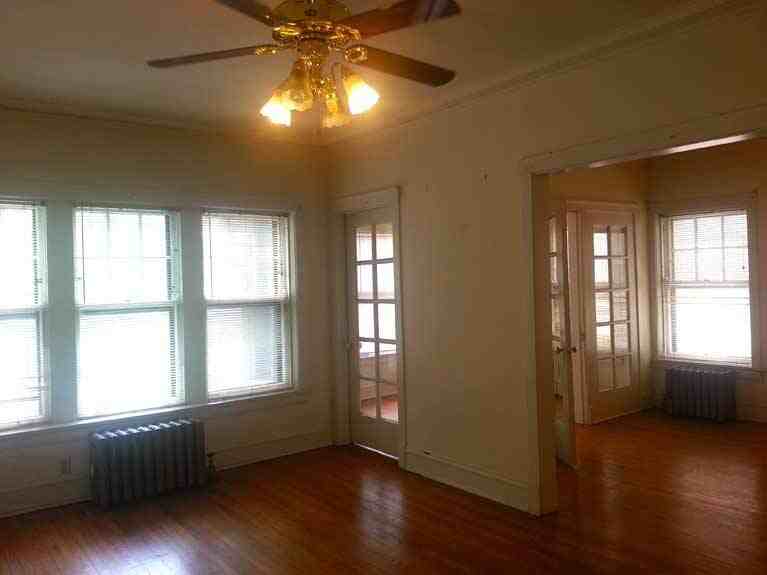 Hoyne Suites - Photo 4 of 7
