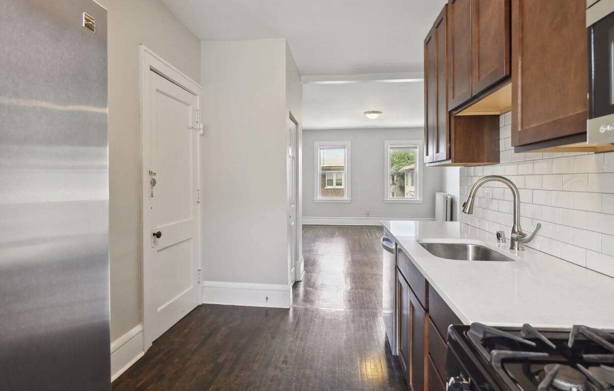 2901 James Avenue South - Photo 7 of 13