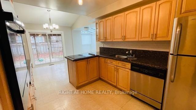 35 Davies Crescent - Photo 4 of 18