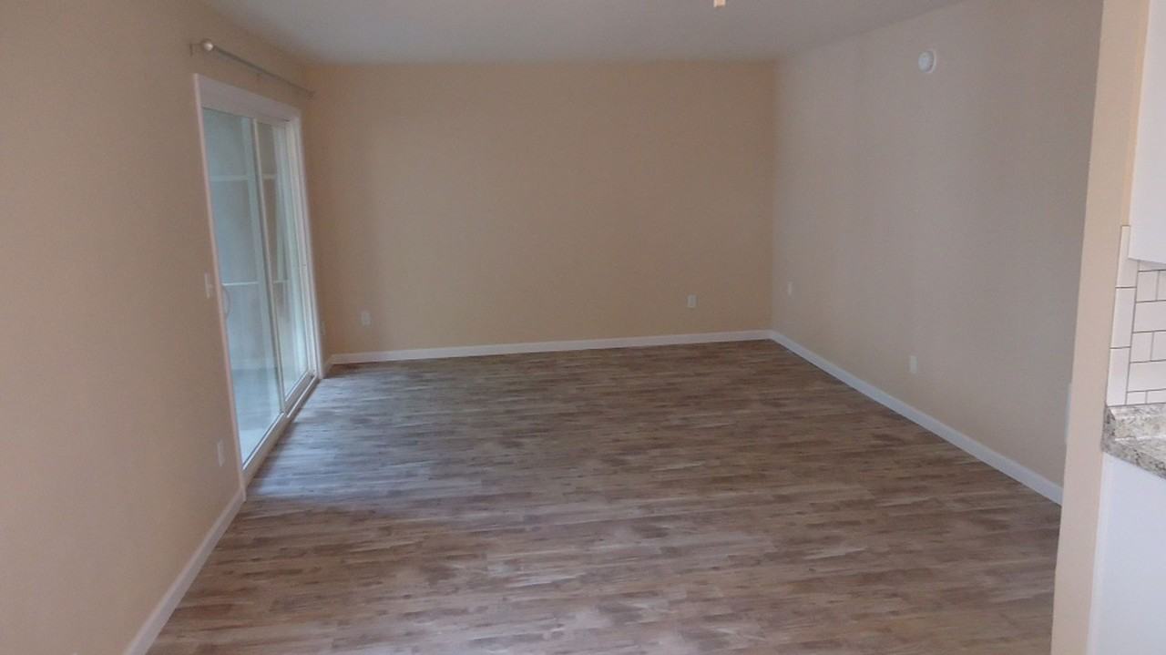 Glenview West Apartments - Photo 3 of 15