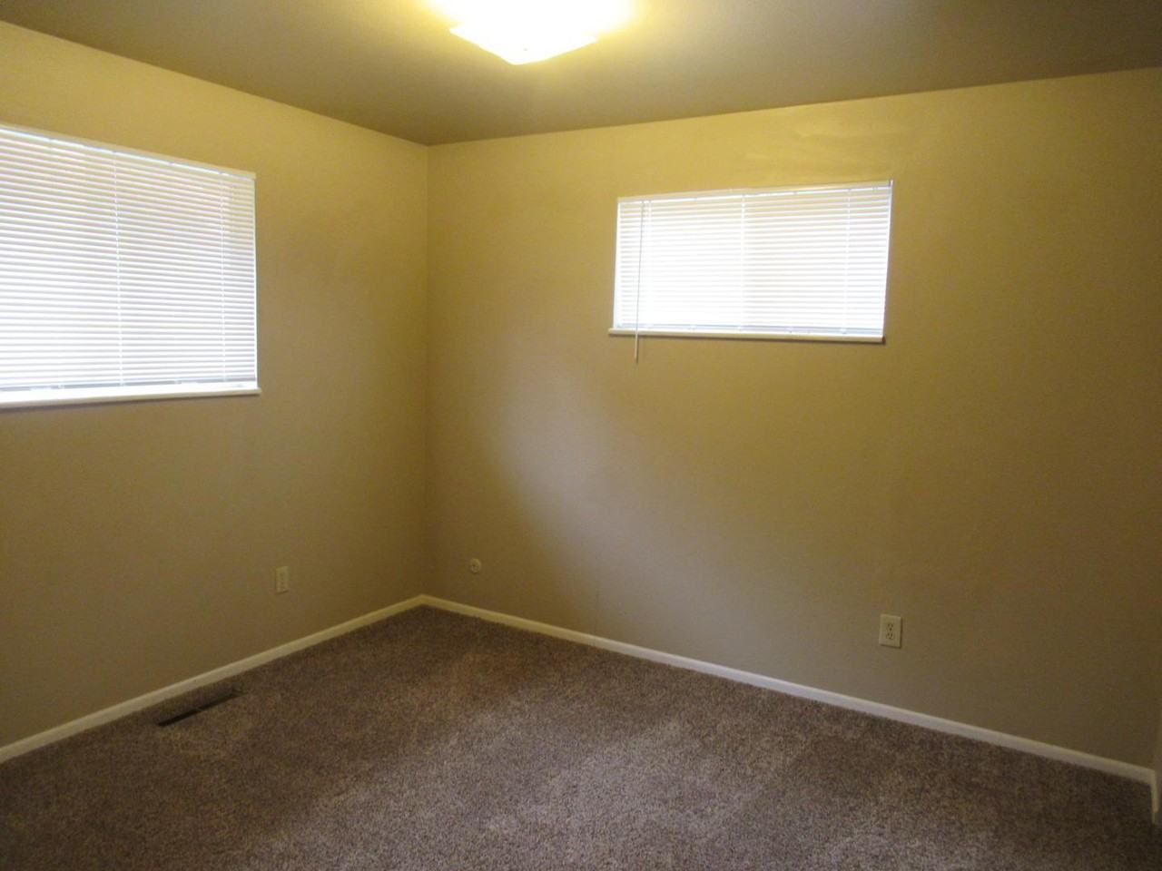 221 Columbia Rd - Photo 3 of 13