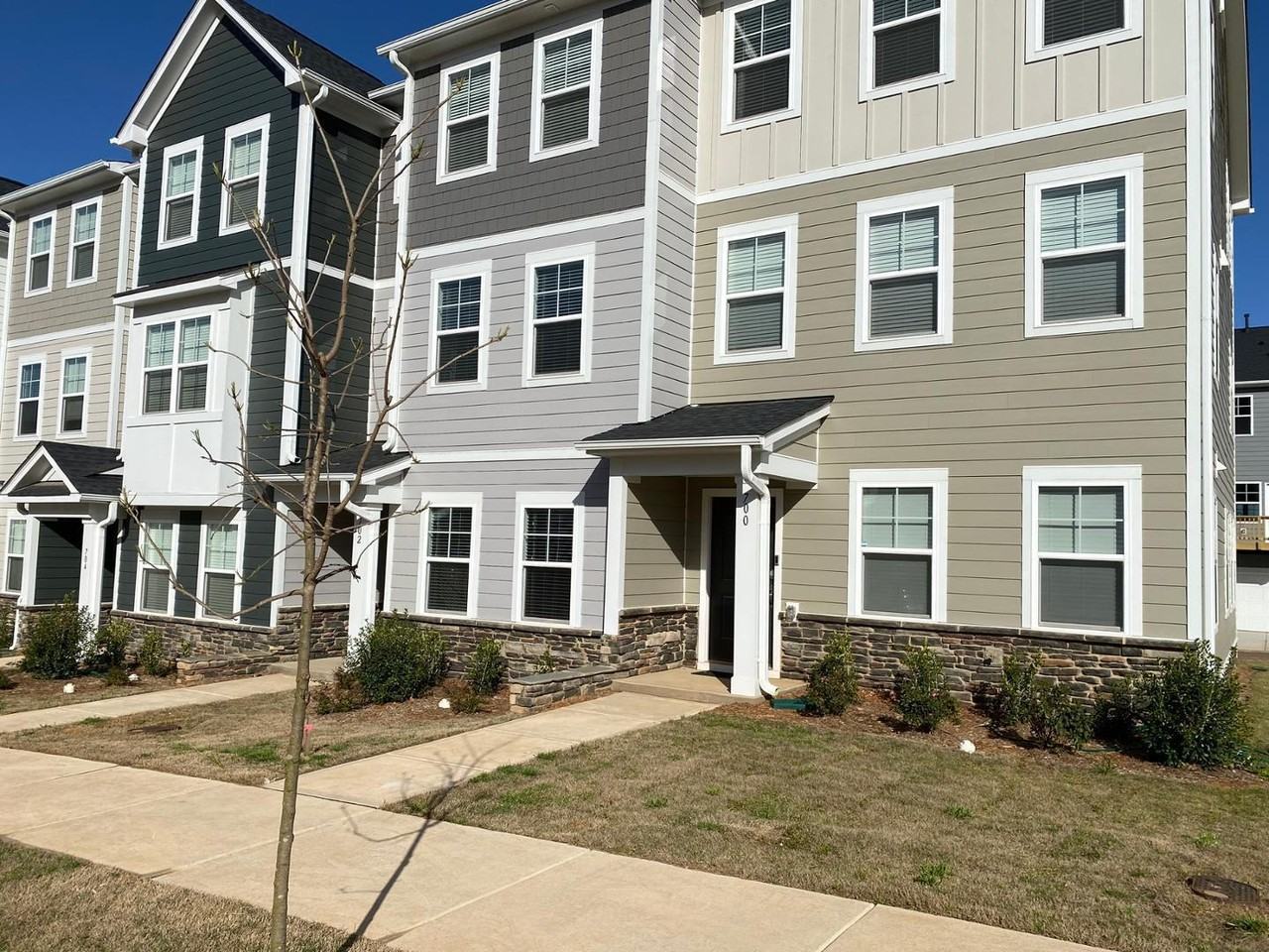 702 Gimari Dr - Photo 2 of 33