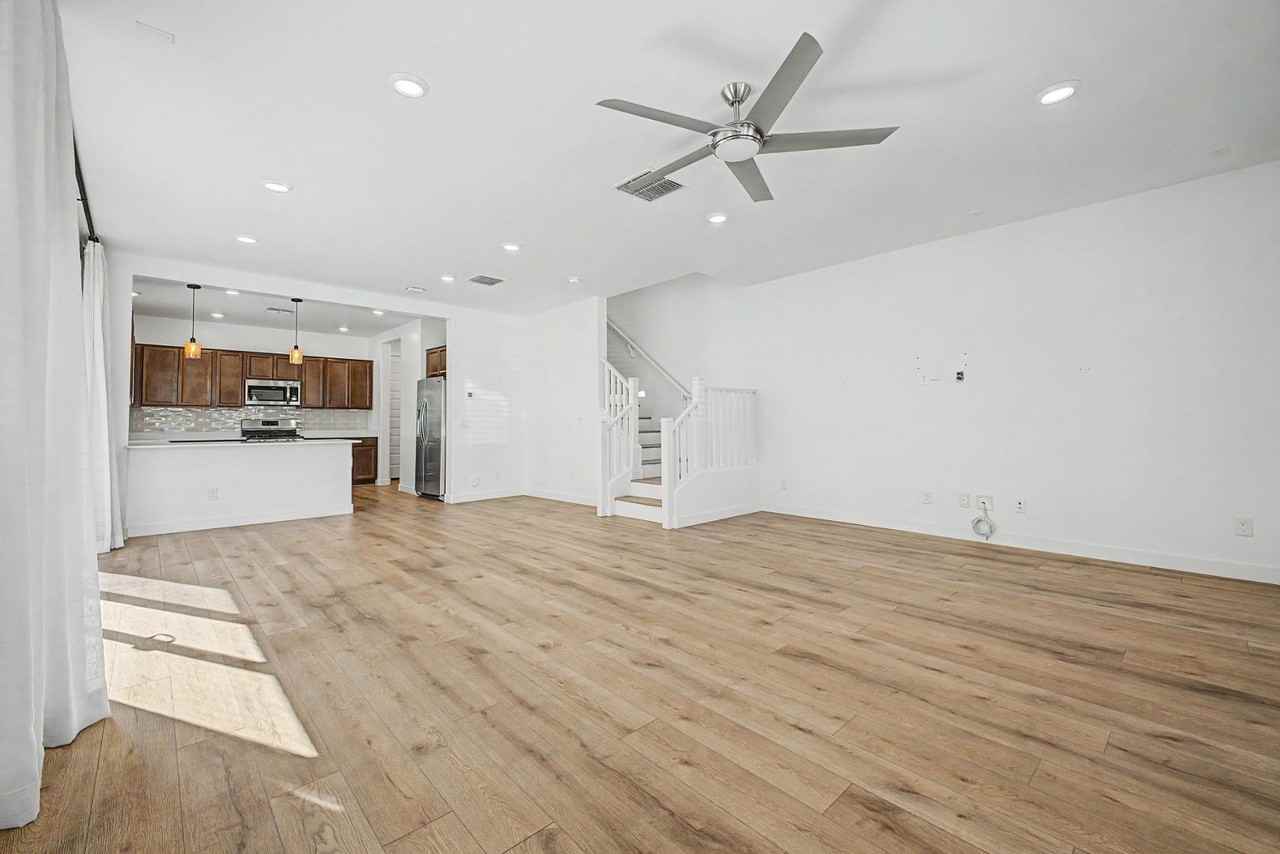 1784 S Senate St - Photo 3 of 30