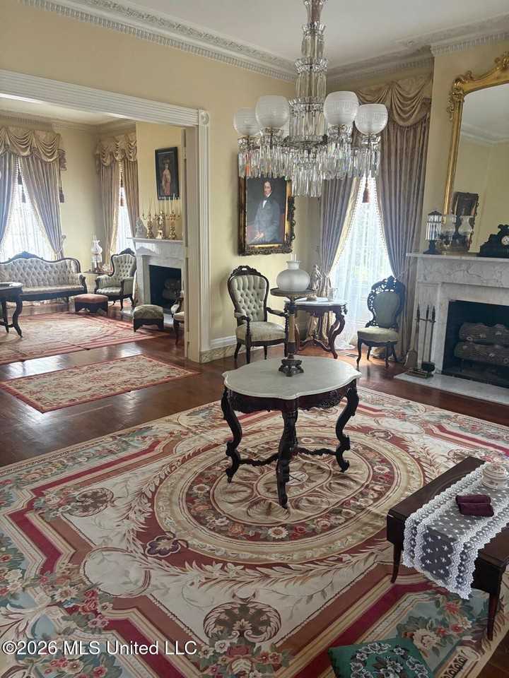 160 Devereaux Dr - Photo 2 of 12