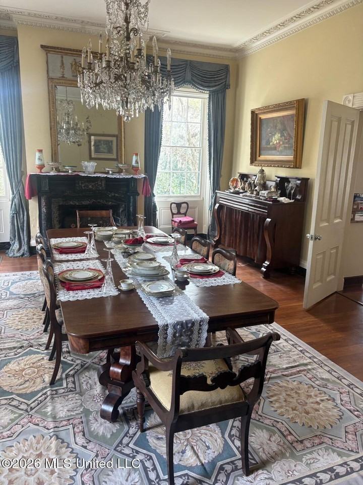 160 Devereaux Dr - Photo 3 of 12