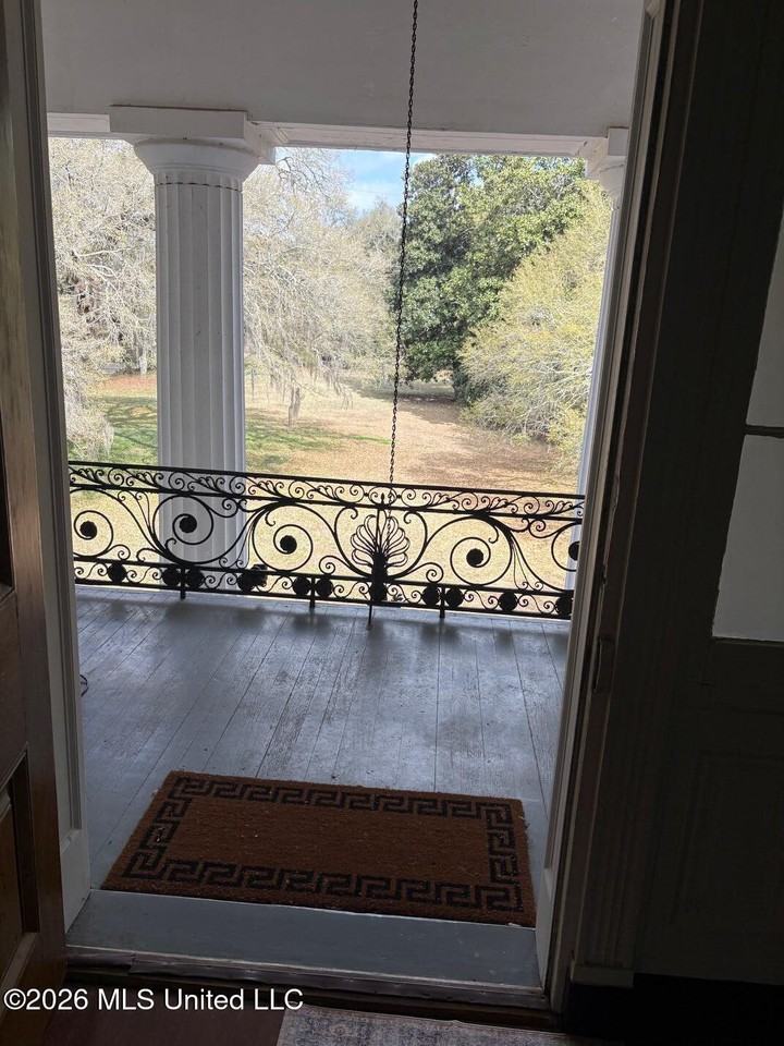 160 Devereaux Dr - Photo 4 of 12