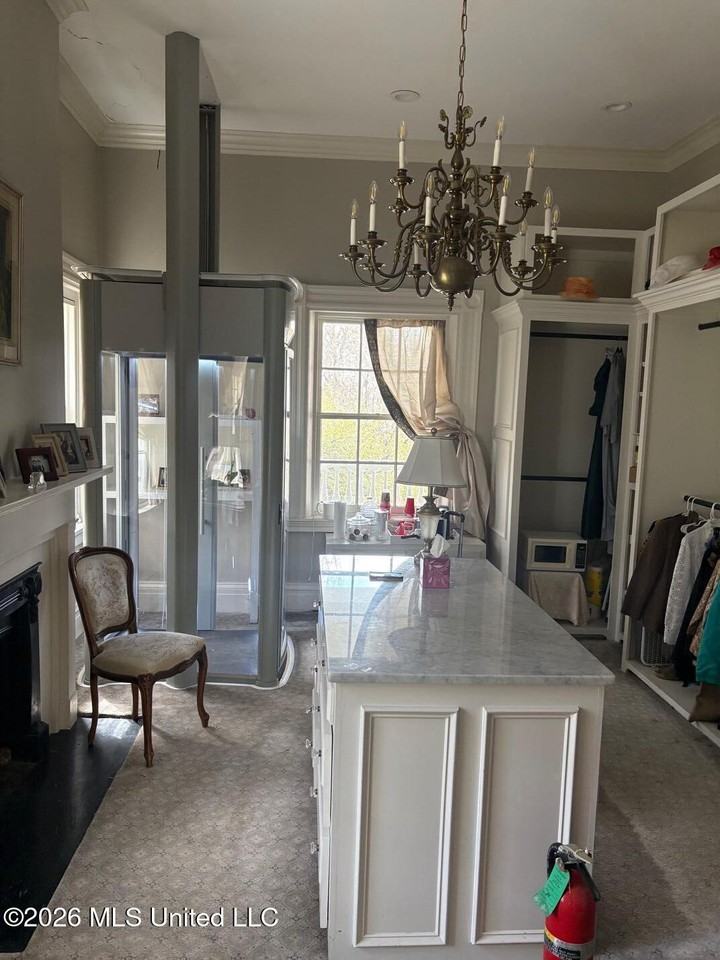 160 Devereaux Dr - Photo 5 of 12