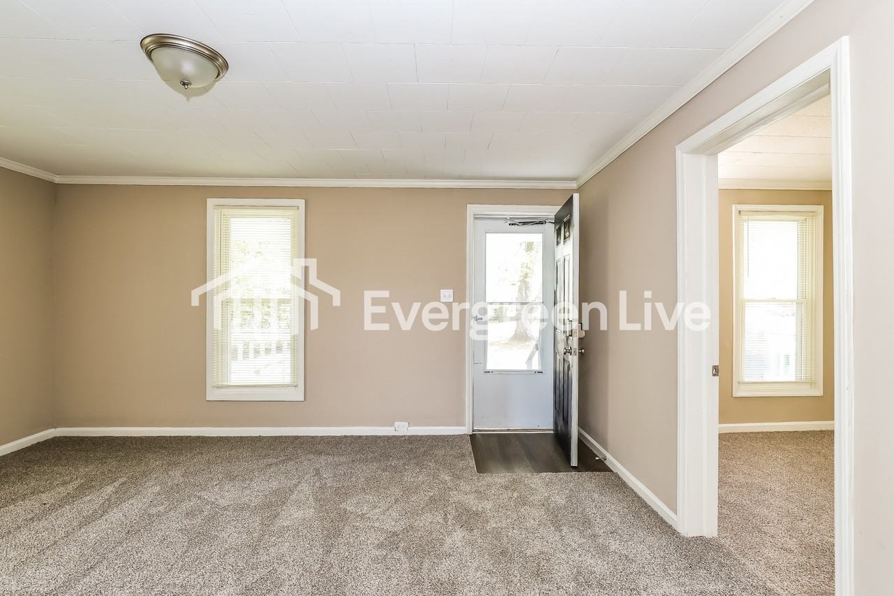 610 Grand St - Photo 3 of 15