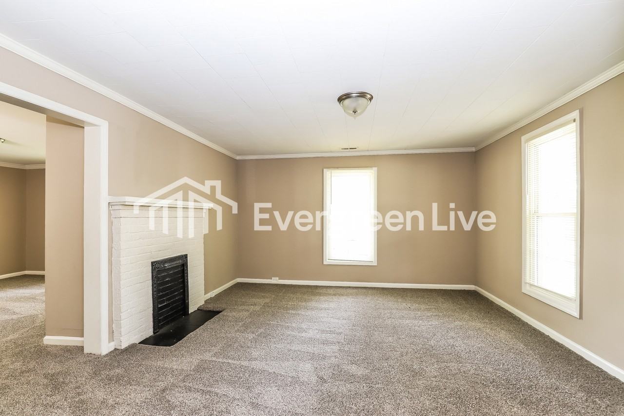 610 Grand St - Photo 4 of 15