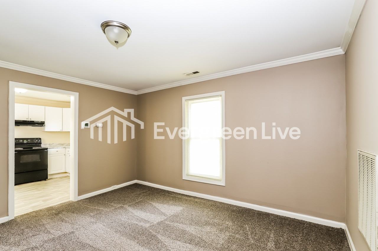 610 Grand St - Photo 6 of 15